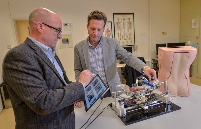 aMDI Works with Holland Firm to Develop a Spine Surgical Training Model